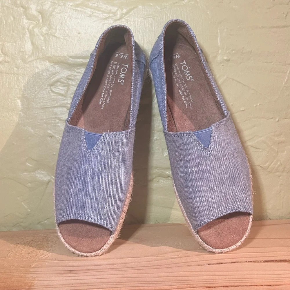 TOMS‎ Denim Blue Slip-On Shoes